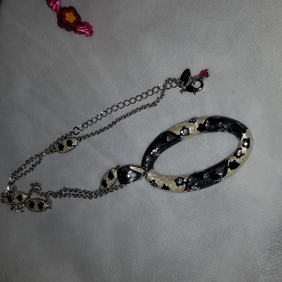 Lauren G Adams Grey & White Enamel Oval Pendant and Necklace - Picture 4 of 6